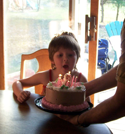 Soon it is time for Emmy's cake..