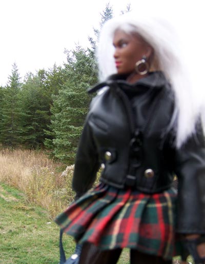 Wow. SHE'S unusual lookin'!