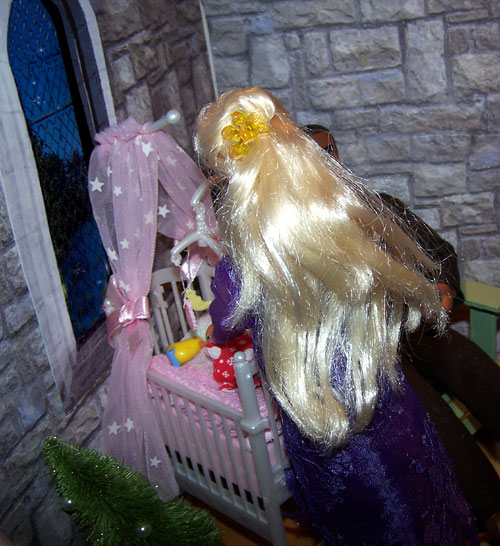 Yes - that IS Idril in her violet silk gown!